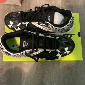 Never worn Under Armour metal cleats